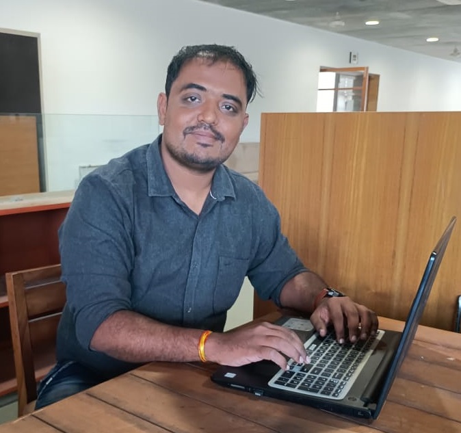 Dr. Dharavkumar Girishbhai  Barot : Asst. Professor (Gujarati)